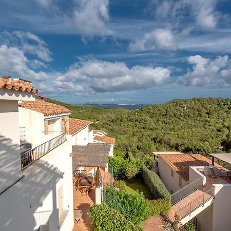 Residence Con Piscina A 4 Km Da Baja Sardinia Cala Bitta Ngoại thất bức ảnh