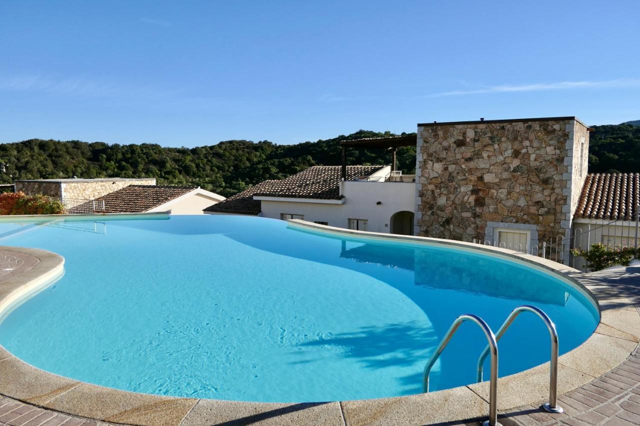 Residence Con Piscina A 4 Km Da Baja Sardinia Cala Bitta Ngoại thất bức ảnh