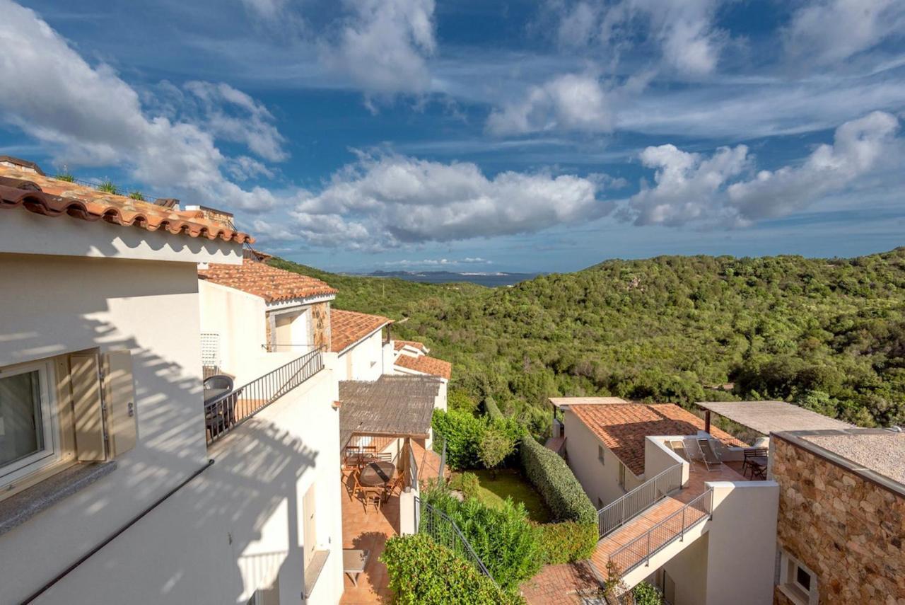 Residence Con Piscina A 4 Km Da Baja Sardinia Cala Bitta Ngoại thất bức ảnh
