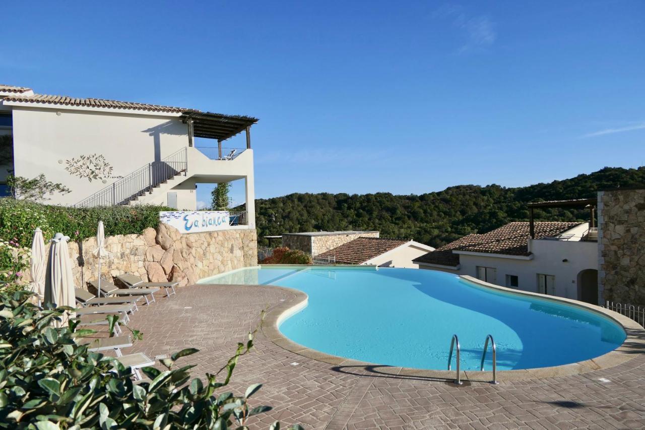 Residence Con Piscina A 4 Km Da Baja Sardinia Cala Bitta Ngoại thất bức ảnh
