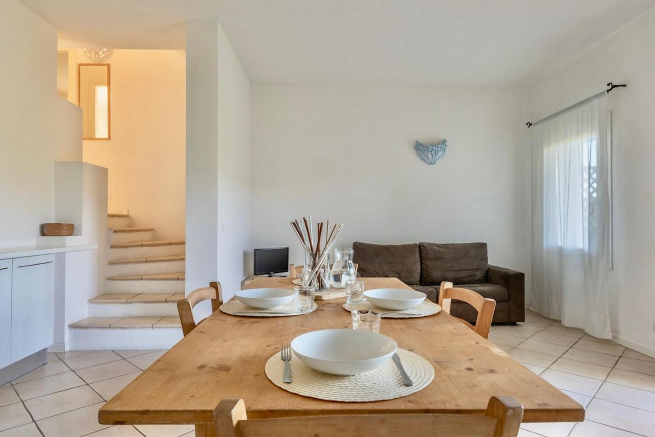 Residence Con Piscina A 4 Km Da Baja Sardinia Cala Bitta Ngoại thất bức ảnh