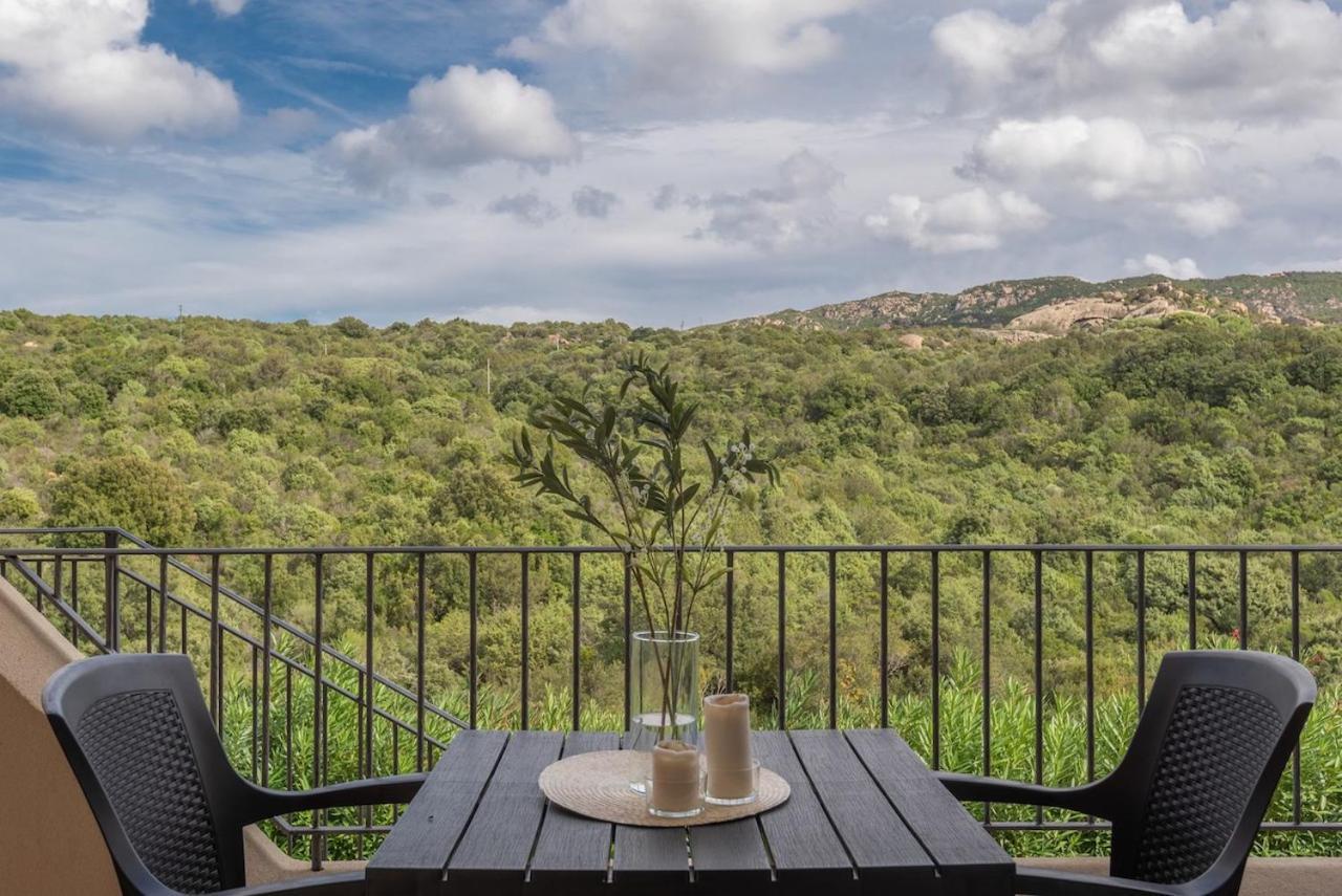 Residence Con Piscina A 4 Km Da Baja Sardinia Cala Bitta Ngoại thất bức ảnh